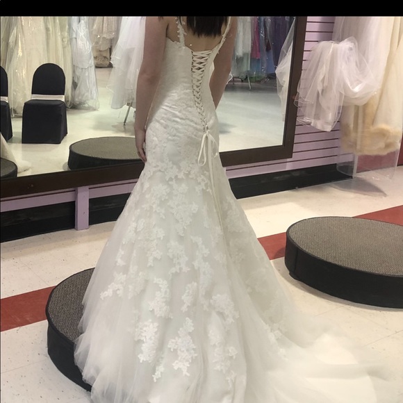 Designer wedding dress - Picture 2 of 3